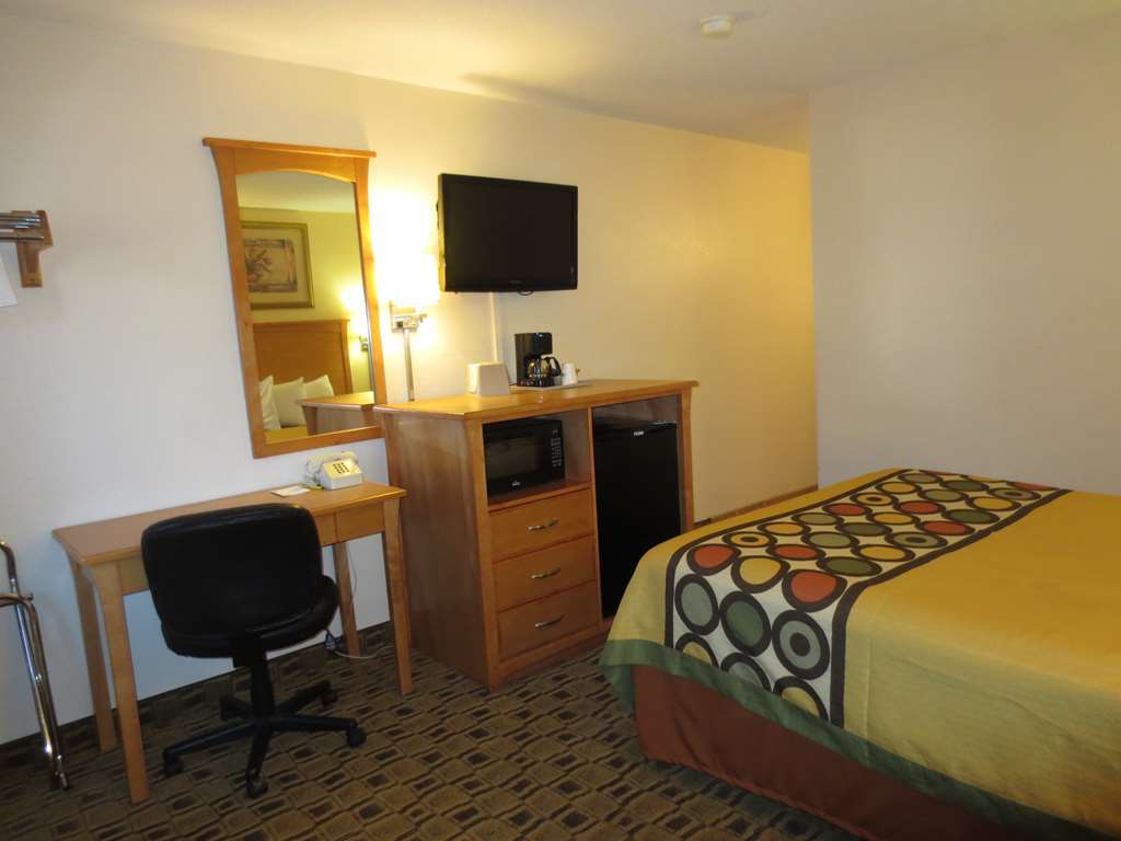 American Best Value Inn Lawrence Room photo